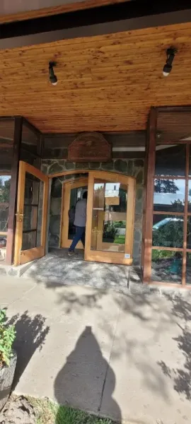 Oficina de 45 m² en el Edificio El Pehuén, con dos privados y vista al lago