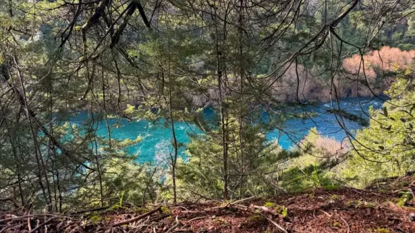 Parcela de 5.000 m² en Putúe Alto, Villarrica, junto al río Toltén y con vista al volcán