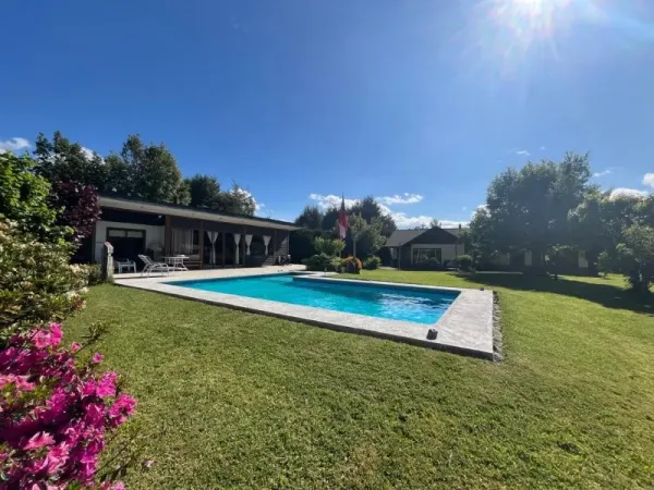 Casa en arriendo de 140 m² en Ñancul, Villarrica, con 3 dormitorios, quincho y piscina