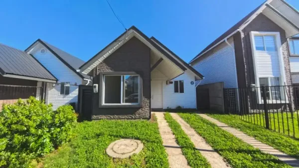 Casa seminueva en condominio Jardín Floresta, Villarrica: 3 dormitorios y 2 baños