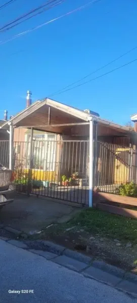 Casa en venta en sector residencial de Llau Llau, Villarrica