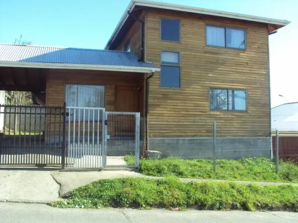 Casa céntrica en arriendo por año corrido, Villarrica
