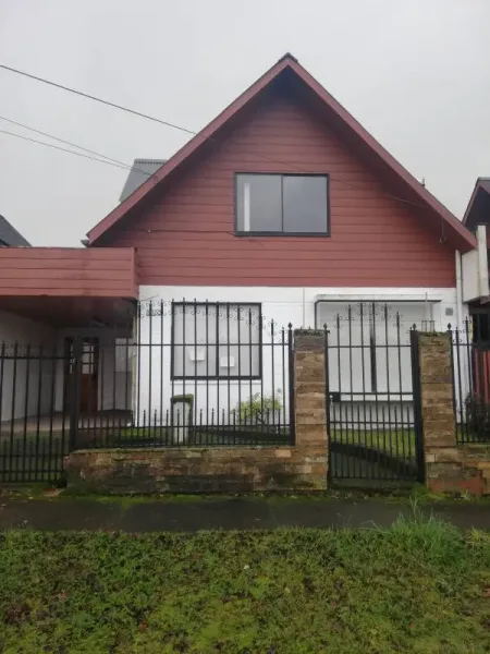 Casa amplia en arriendo en Villarrica, con 4 dormitorios y patio techado